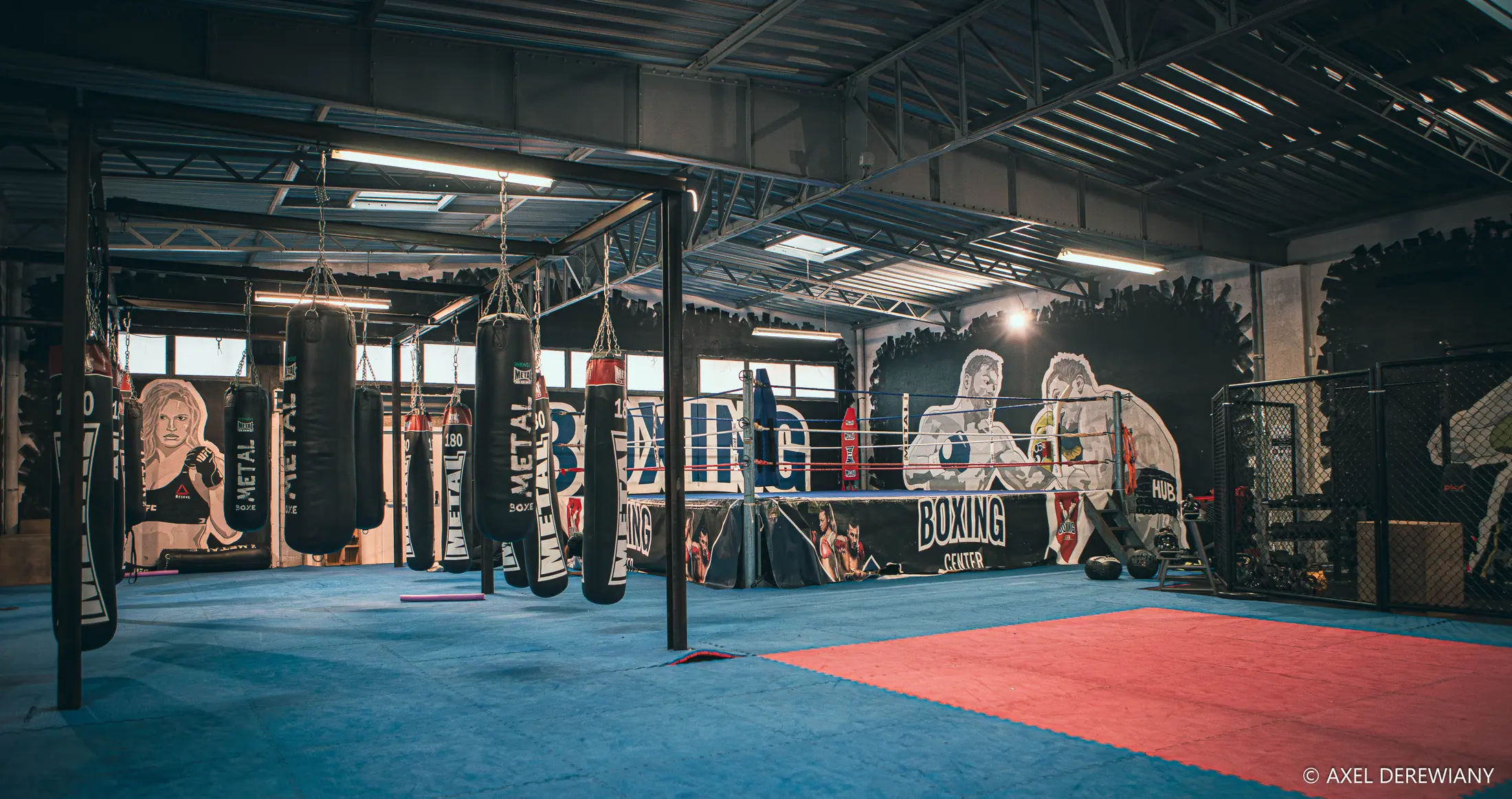 Le plateau : sacs, tapis et ring